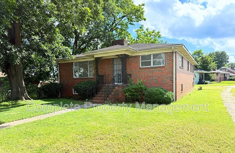 4 bed, 2.0 bath, $1,400 — Photo 3