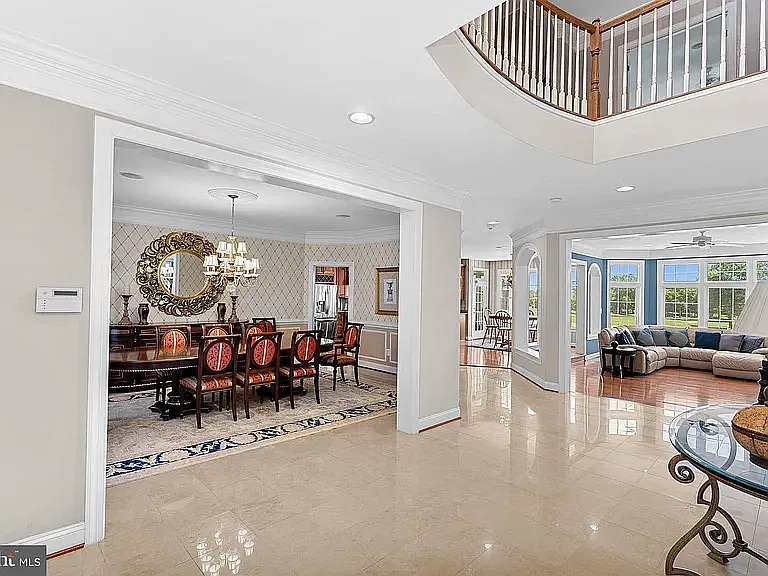 5 bed, 4.5 bath, 6065 sqft, $5,168 — Photo 4