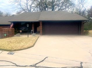 7 Spring Village Dr, Ponca City, OK 74604