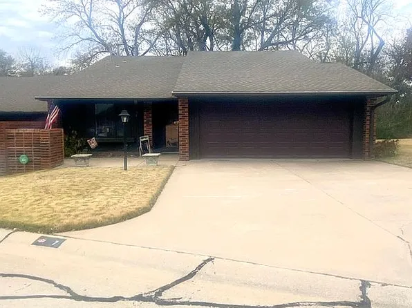 7 Spring Village Dr, Ponca City, OK 74604
