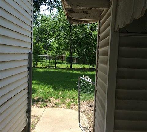 5th image of 111 Glenn Ave