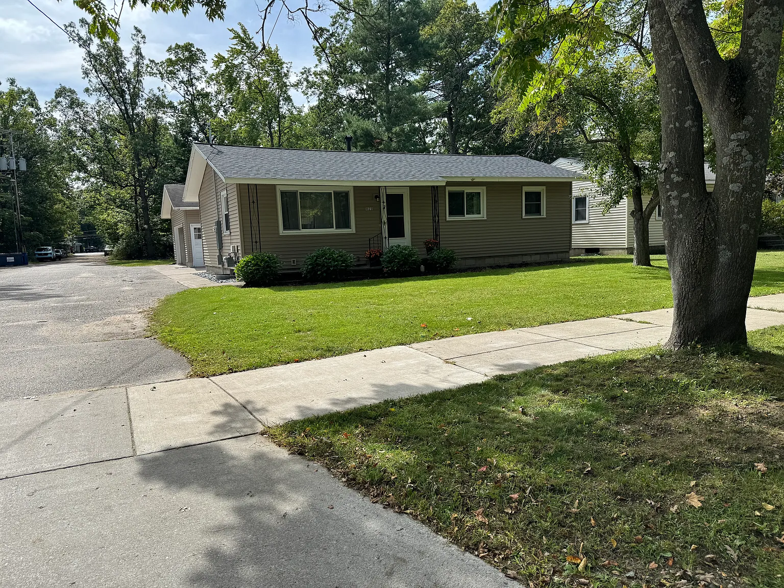 1 bed, 850 sqft, $1,800 — Photo 2