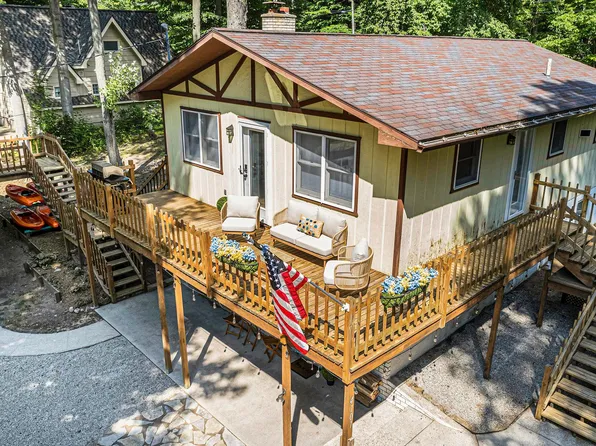 4101 Water View Dr, Grawn, MI 49637