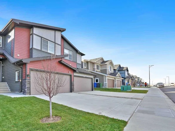 268 S Waterford Heath, Chestermere, AB T1X 2Z6