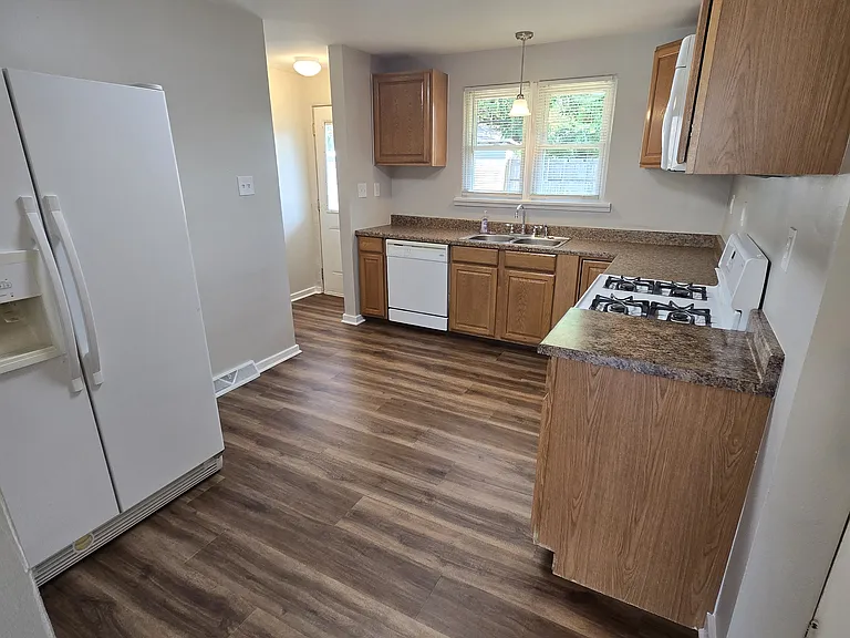 3431 Fullerton Ave — Photo 17
