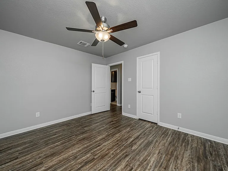 521 Fallbrook Dr — Photo 33