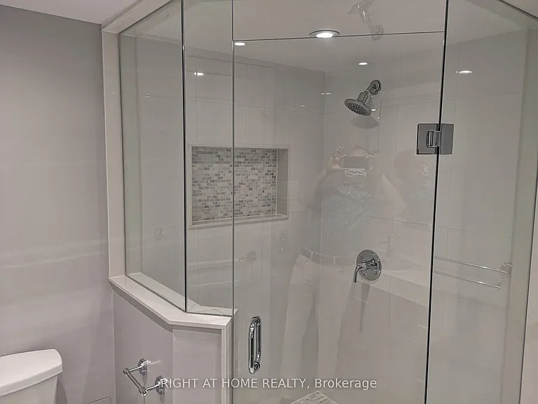 7440 Bathurst St #1102 — Photo 20