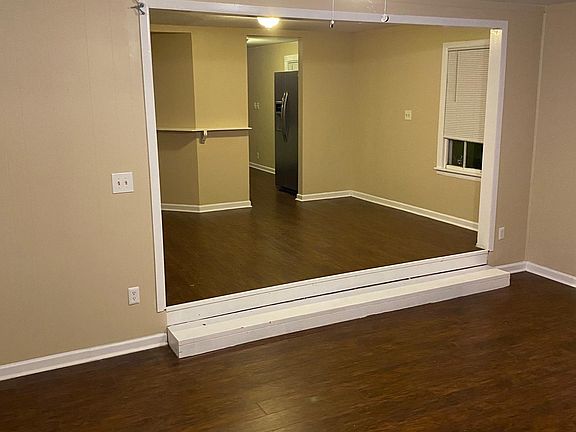 Large den or 4th bedroom. 
Large Kitchen with appliances.