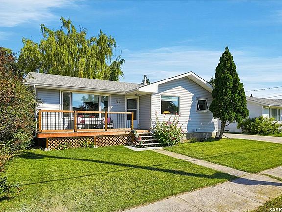 3rd image of 342 Aspon AVENUE