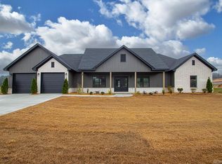 1033 Duke Dr, Bauxite, AR 72011