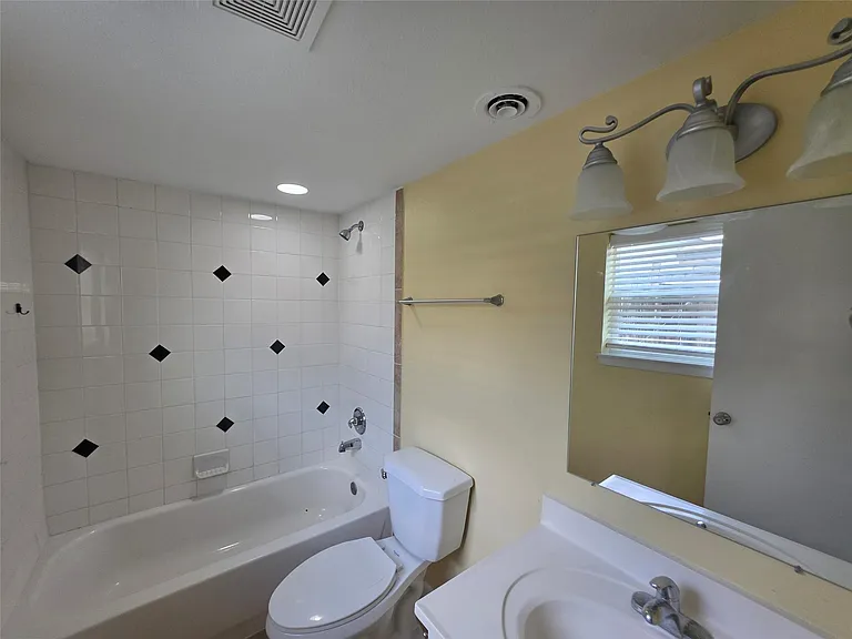 7334 Darnell St — Photo 12