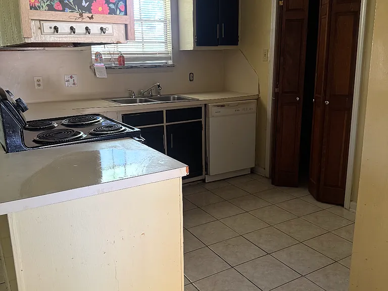 13957 Broad Ave — Photo 3