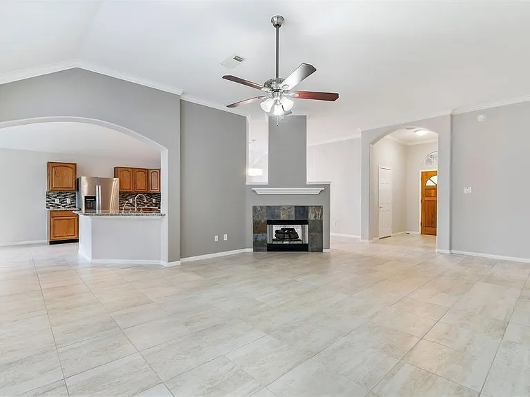 1319 Castlemist Dr — Photo 3