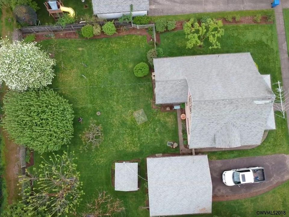 2nd image of 1005 15th St NE