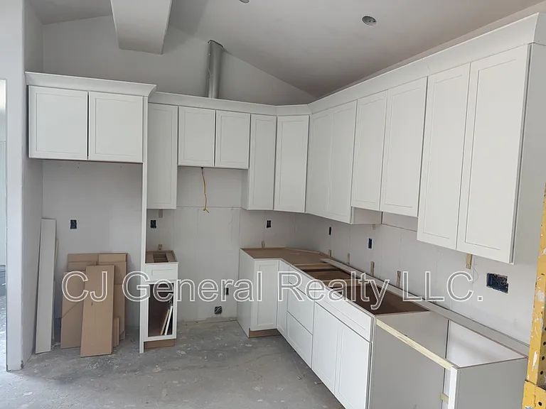 90 Beacon Ct #2 — Photo 3