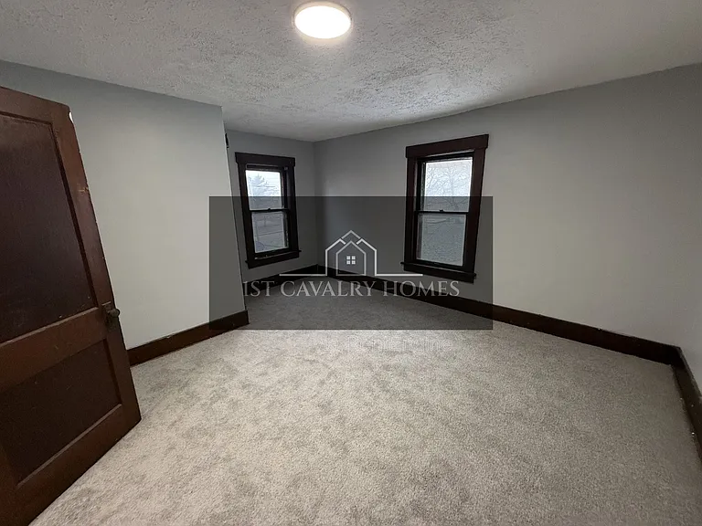 242 Park Ave SW — Photo 6