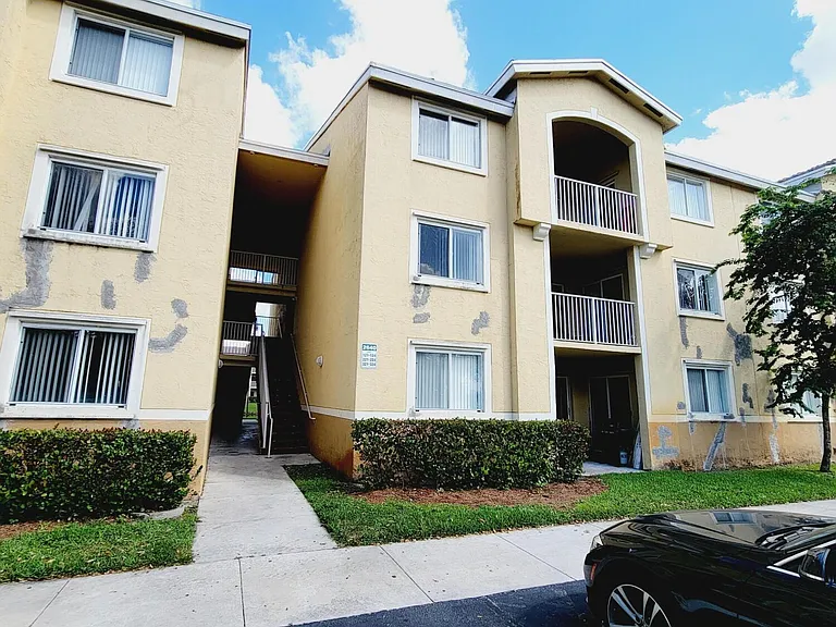 2640 S University Dr #222 — Photo 1