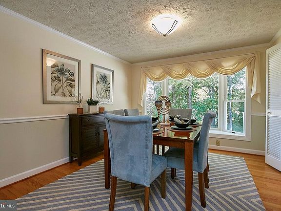 5th image of 9623 Locust Hill Dr