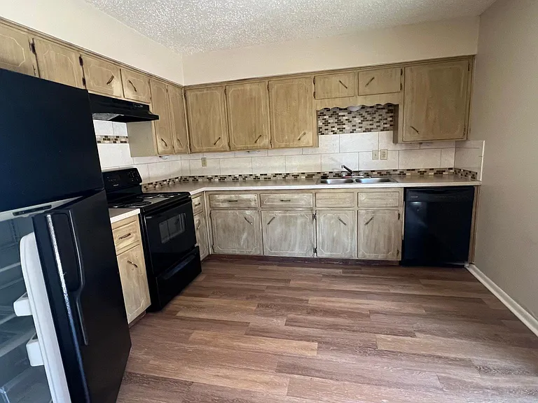 2110 Hunt Dr #B — Photo 3