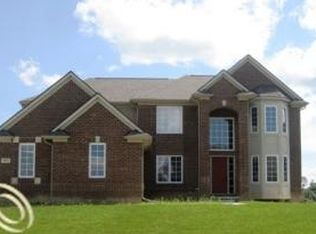 182 W Reed Lake Ct, Commerce Township, MI 48390