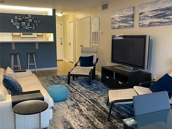 5th image of 525 Sw Pkwy #104