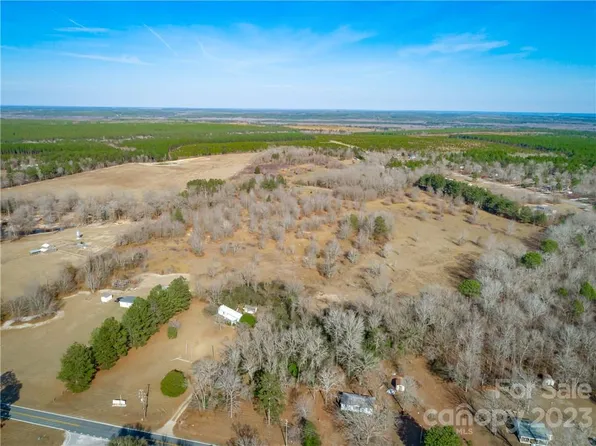 2662 Providence Rd, Cassatt, SC 29032