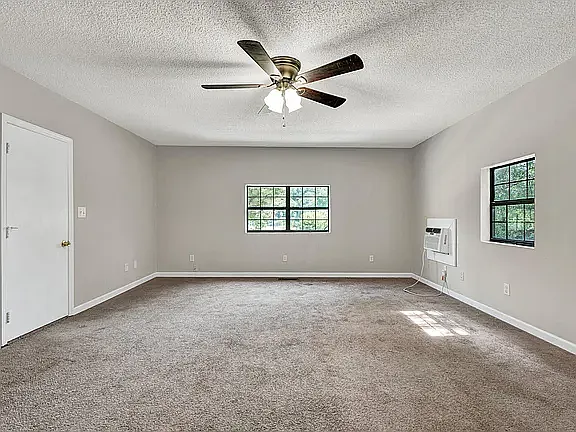 8633 Hilltop Dr — Photo 9