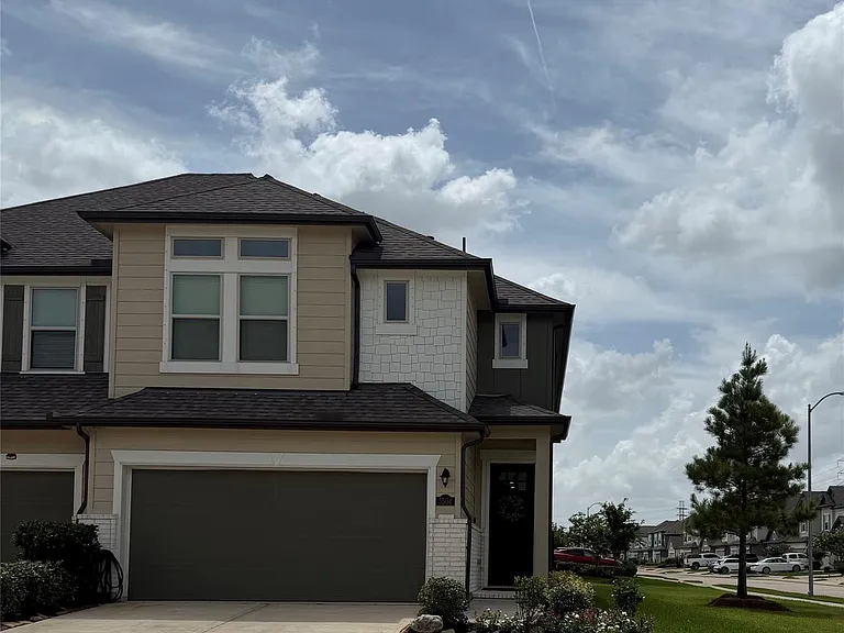 5504 Hyde Park Dr — Photo 2
