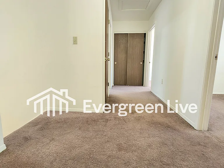 124 Crusader Ct — Photo 16