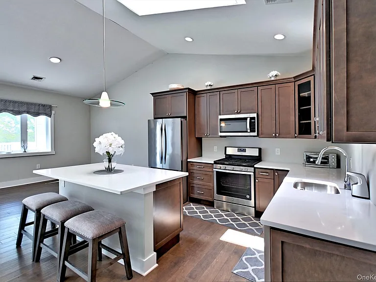44 Fox Hill Dr — Photo 8