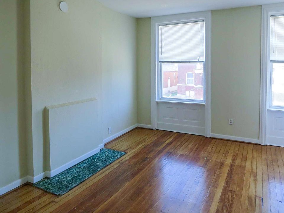 Tons of natural sunlight in this front bedroom.