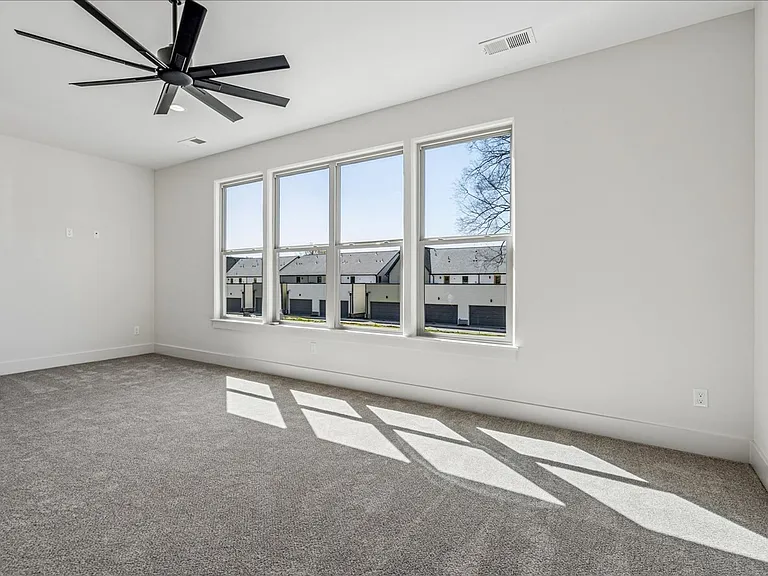 5486 End Village Dr E — Photo 19