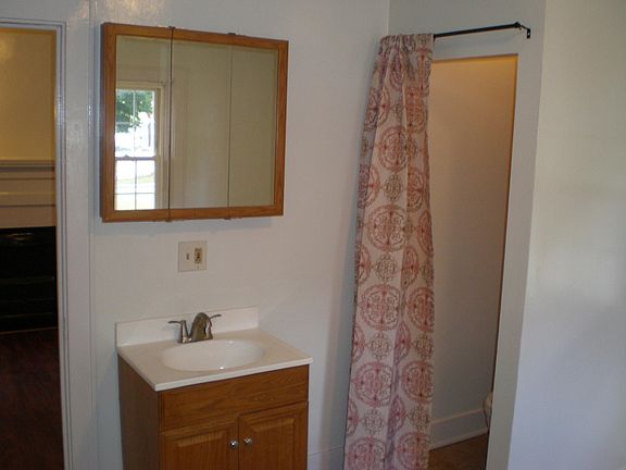 4th image of 727 Magnolia Ave