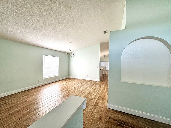 4th image of 4663 Doral Park Ave
