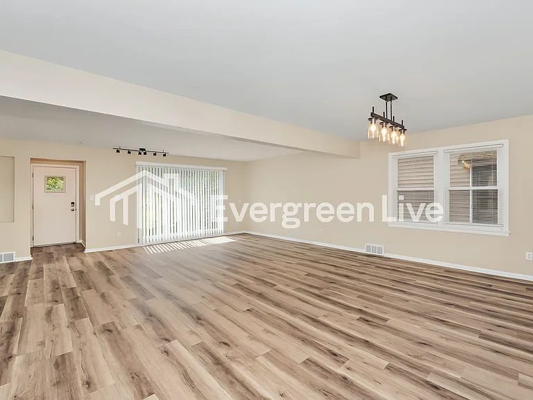 1796 Beaconwood Ave — Photo 2