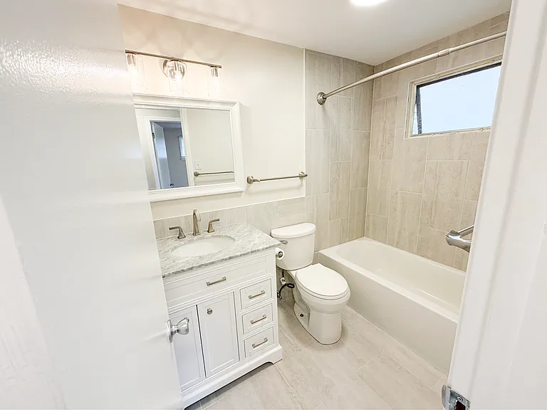 808-810 Apple Ct #808 — Photo 8
