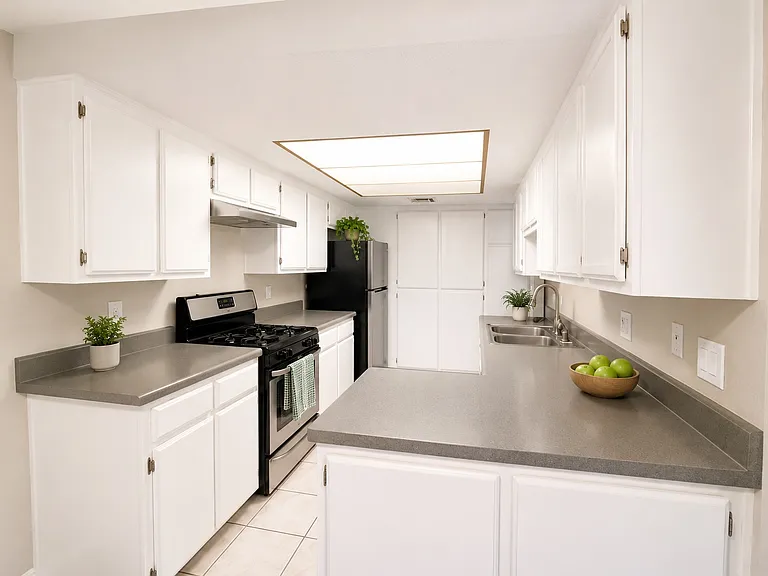 940 N Redding Way #A — Photo 3