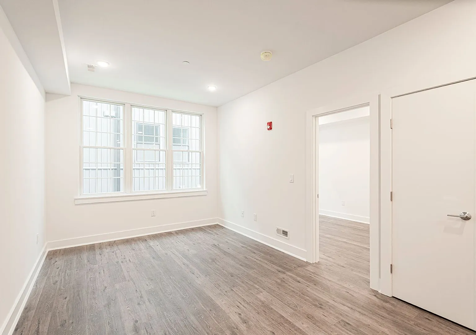 2623 Christian St — Photo 4