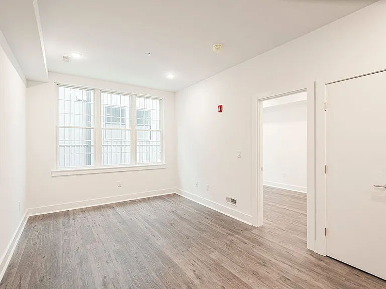 2623 Christian St — Photo 4