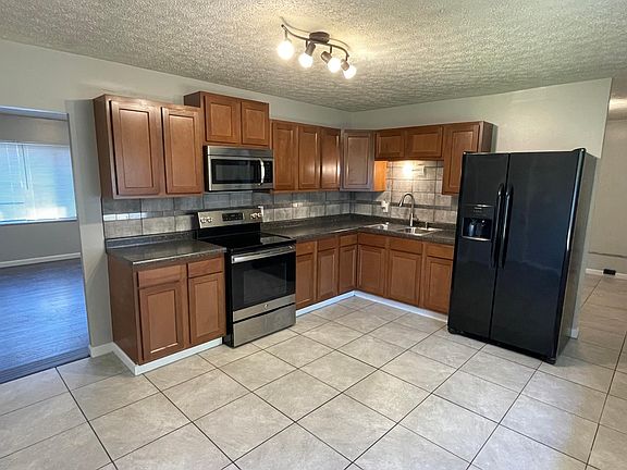 3rd image of 1256 Chalet Ave