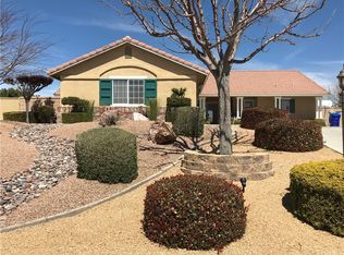 19596 Powhatan Rd, Apple Valley, CA 92308