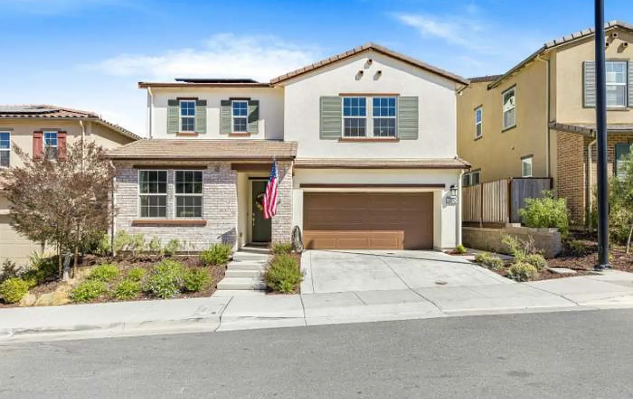 5 bed, 2984 sqft, $5,100 — Photo 2