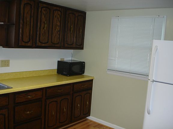 4th image of 8413 W Smith St