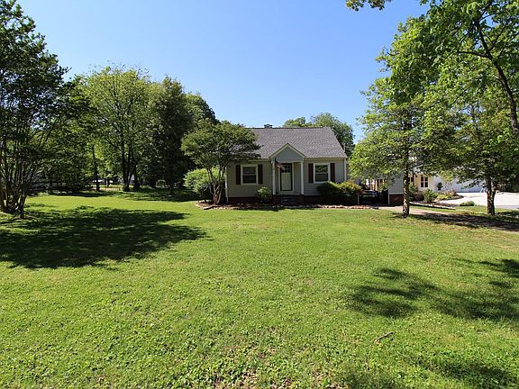 3rd image of 2131 Woodrow Dr