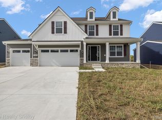 52585 Wellington Valley Dr, Macomb, MI 48042