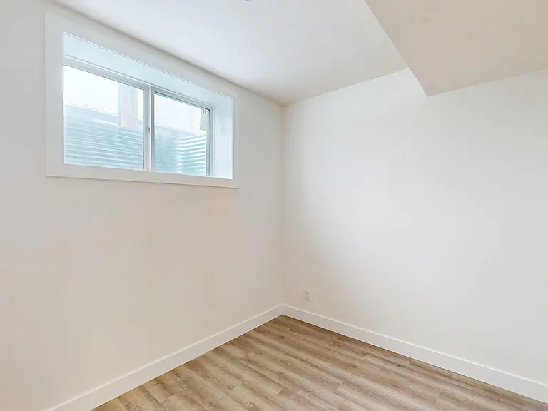 2202R 35th St SW — Photo 6