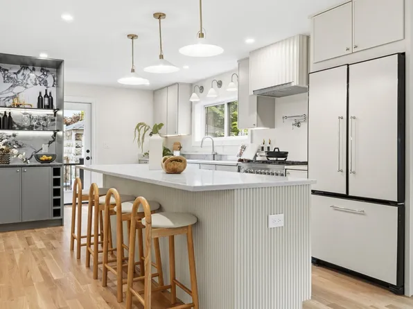 34 Governor Winthrop Rd #1, Somerville, MA 02145