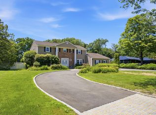 25 Artisan Ave, Huntington, NY 11743
