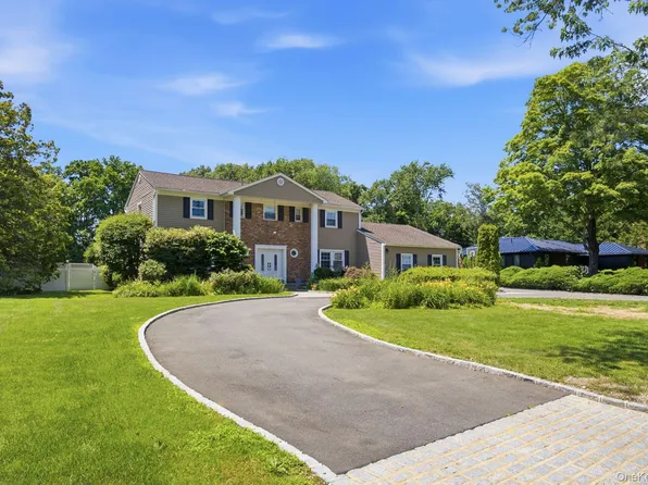 25 Artisan Avenue, Huntington, NY 11743