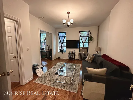 Rented by Sunrise Real Estate | media 7